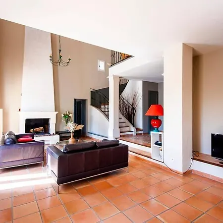 Villa-provence-pont-royal Villa *